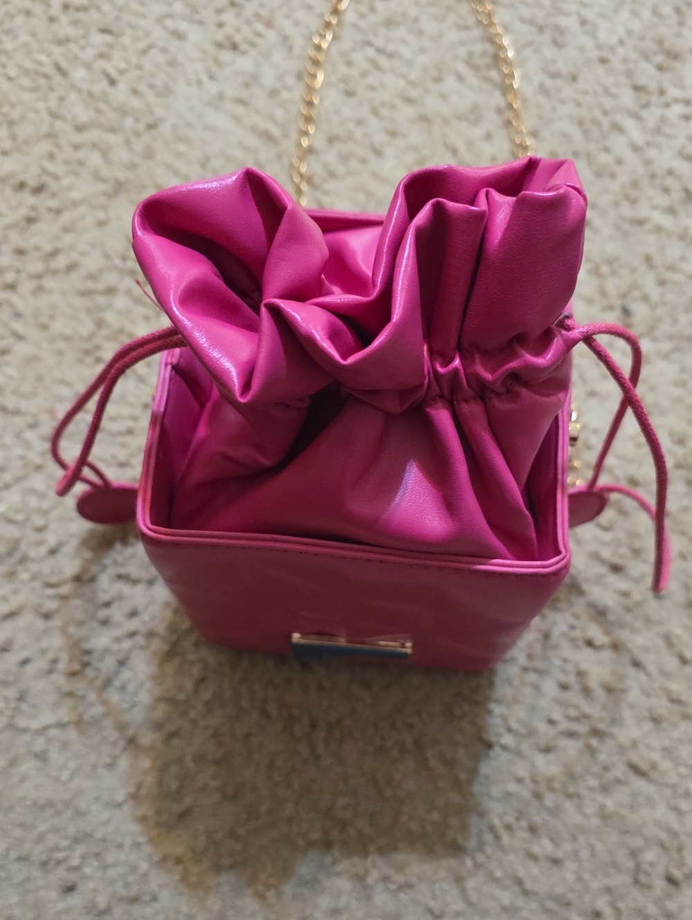 Fuchsia Drawstring Chain-Handle Women's Bag